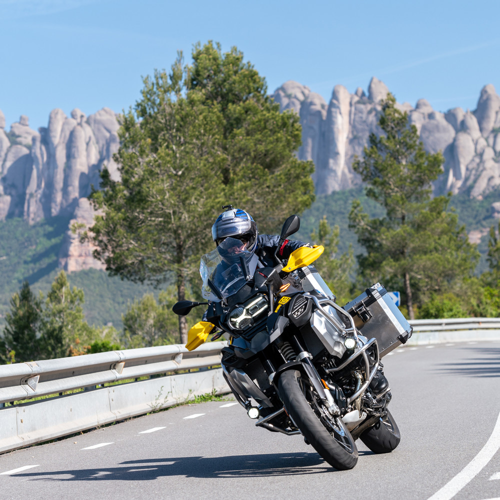Motorcycle trip from Catalonia to the Pyrenees – an adventure among mountains and ancient paths 