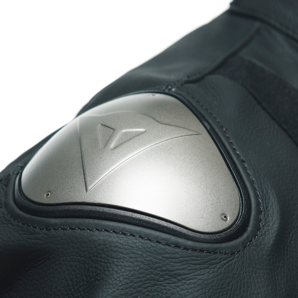 sportiva-giacca-moto-in-pelle-perforata-uomo-black-matt-black-matt-black-matt image number 10