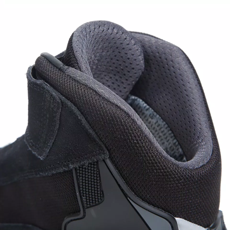 Nike air max jupiter water resistant sneaker top