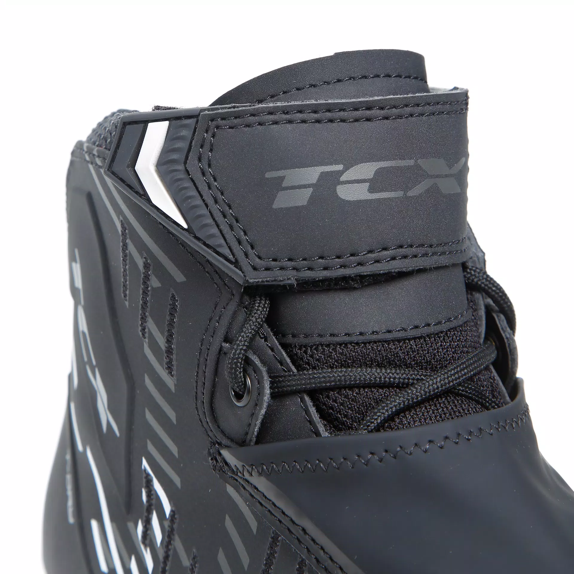 R04D WP MEN'S WATERPROOF MOTORCYCE SHOES - BLACK/WHITE