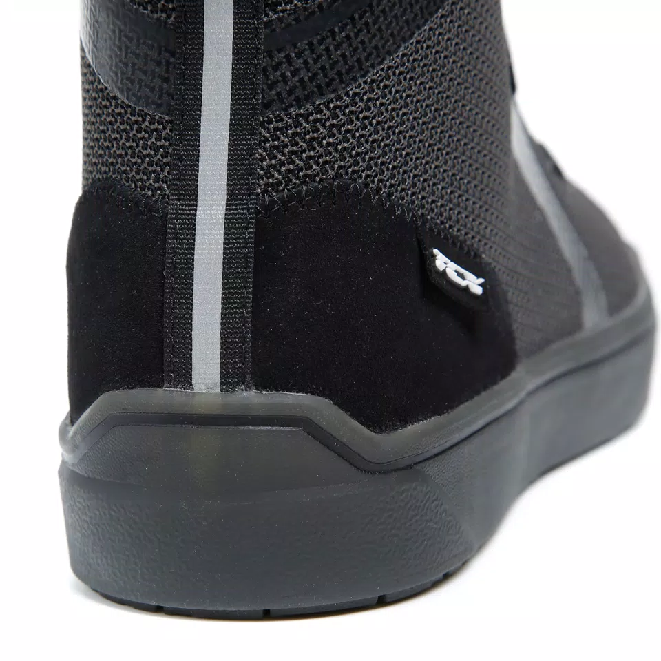 IKASU AIR MEN'S SUMMER MOTORCYCLE SHOES - BLACK | TCX IKASU AIR MEN'S SUMMER MOTORCYCLE SHOES - BLACK | TCX