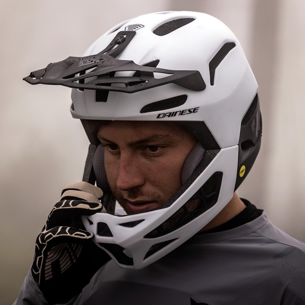 linea-01-mips-full-face-bike-helmet-white-black image number 8