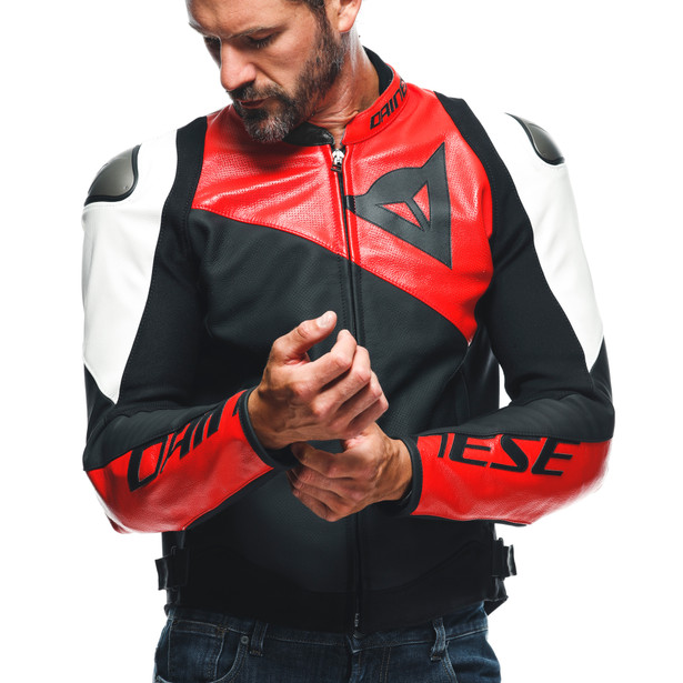 sportiva-giacca-moto-in-pelle-perforata-uomo-black-matt-lava-red-white image number 7