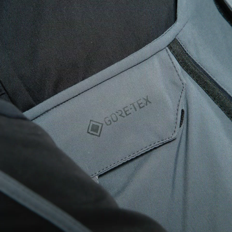 D-EXPLORER 2 GORE-TEX JACKET - EBONY/BLACK/LAVA-RED - 9