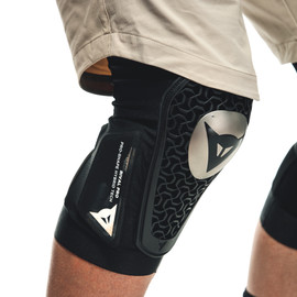 RIVAL PRO KNEE GUARDS BLACK- Safety