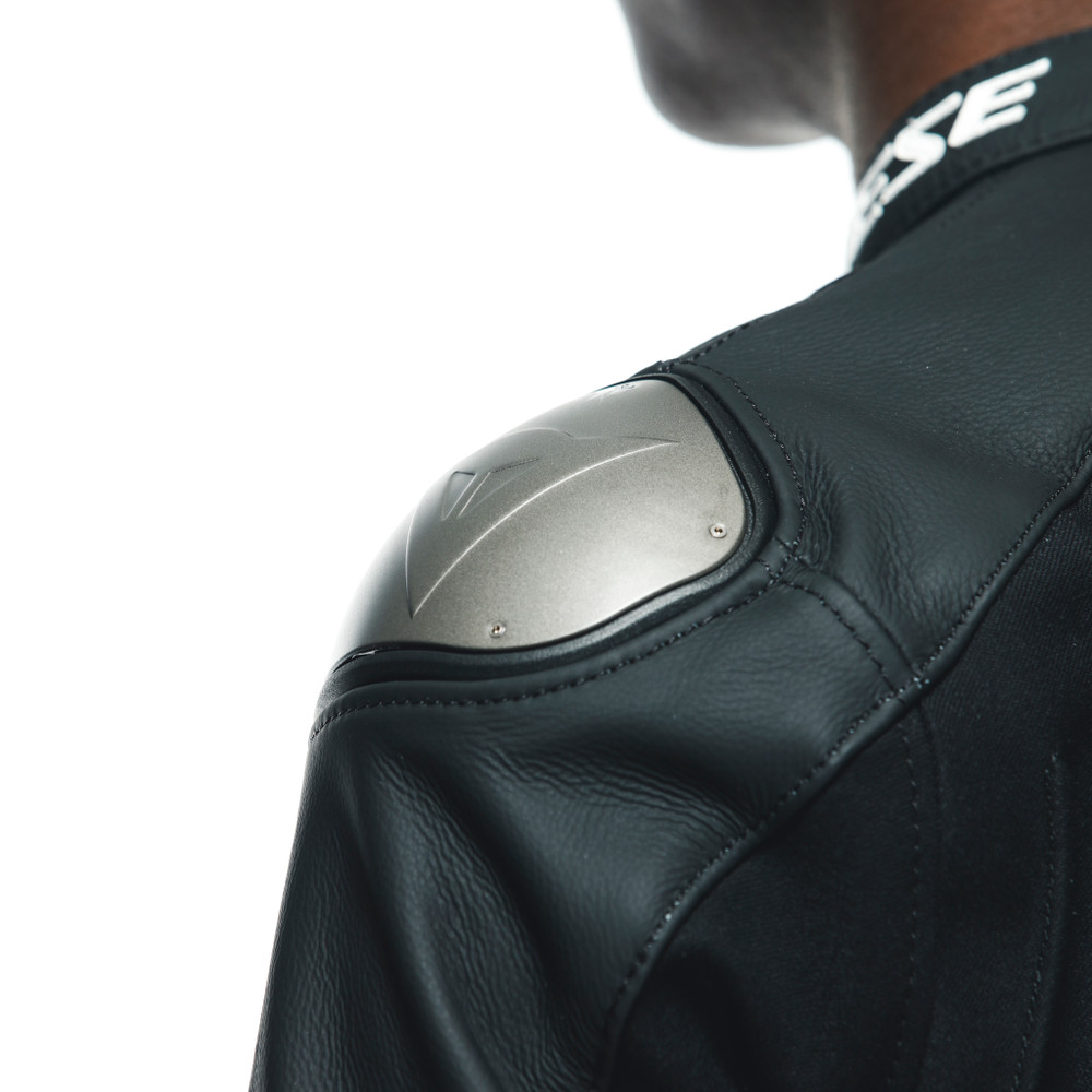sportiva-giacca-moto-in-pelle-perforata-uomo-black-matt-black-matt-black-matt image number 18