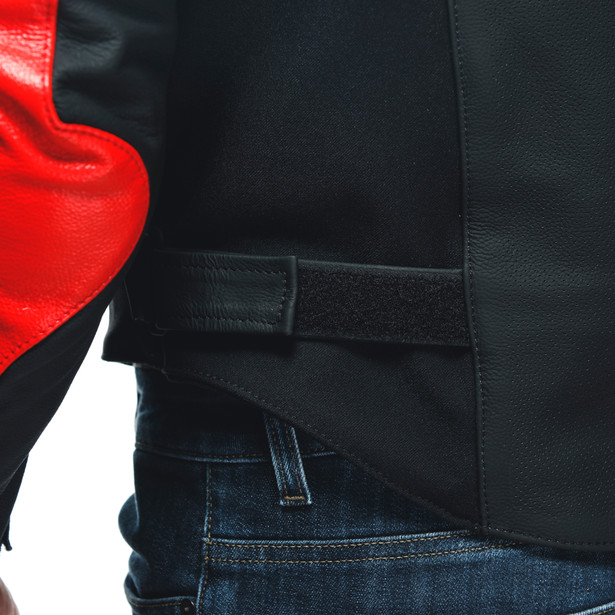 sportiva-giacca-moto-in-pelle-perforata-uomo-black-matt-lava-red-white image number 13