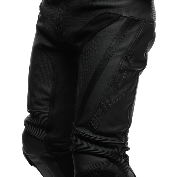 delta-4-pantaloni-moto-in-pelle-perforata-uomo-black-black image number 9