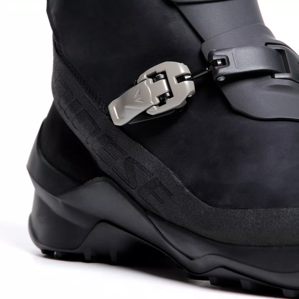 Black gore tex boots 2025