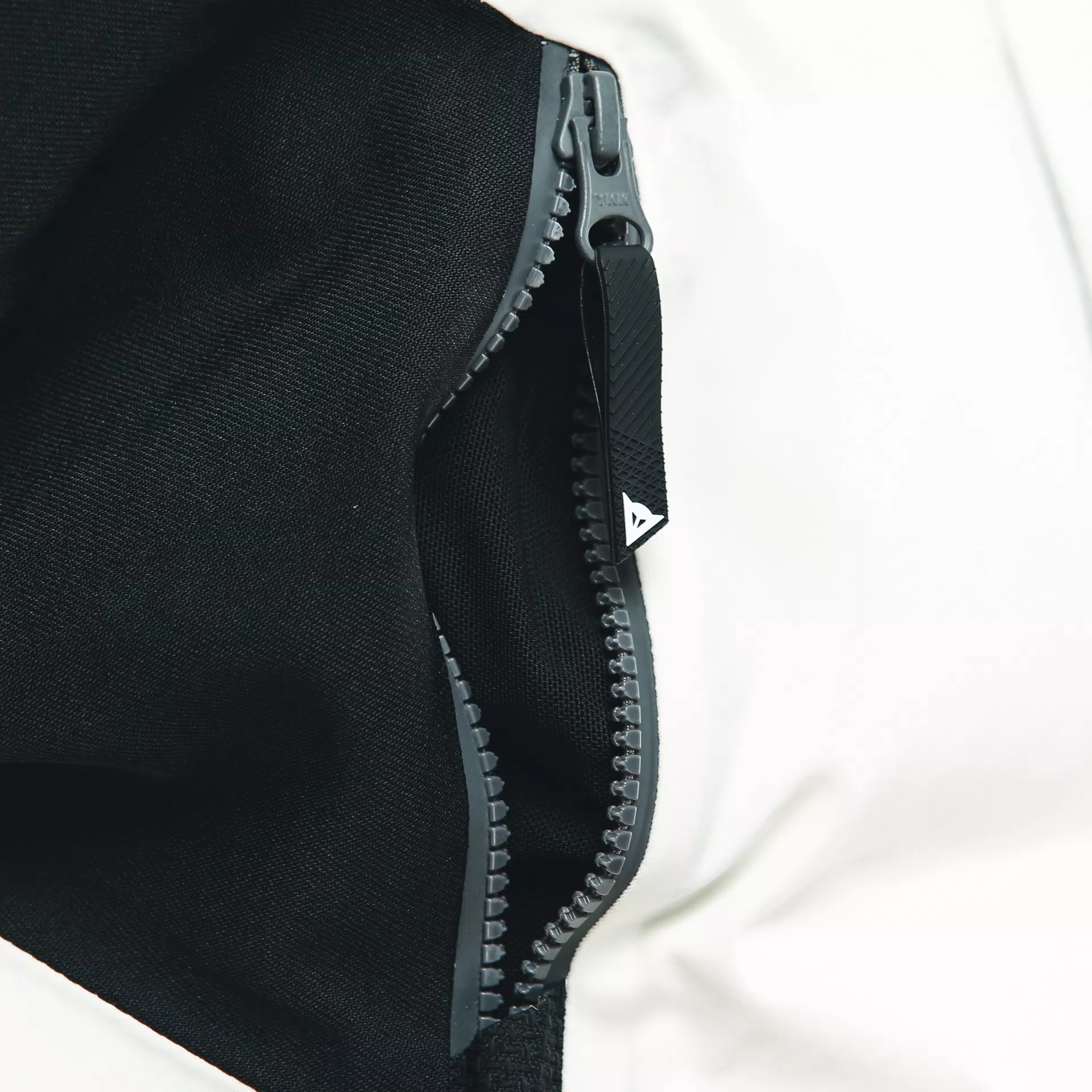 MULTIFUNKTIONALE DAUNENJACKE FÜR HERREN 