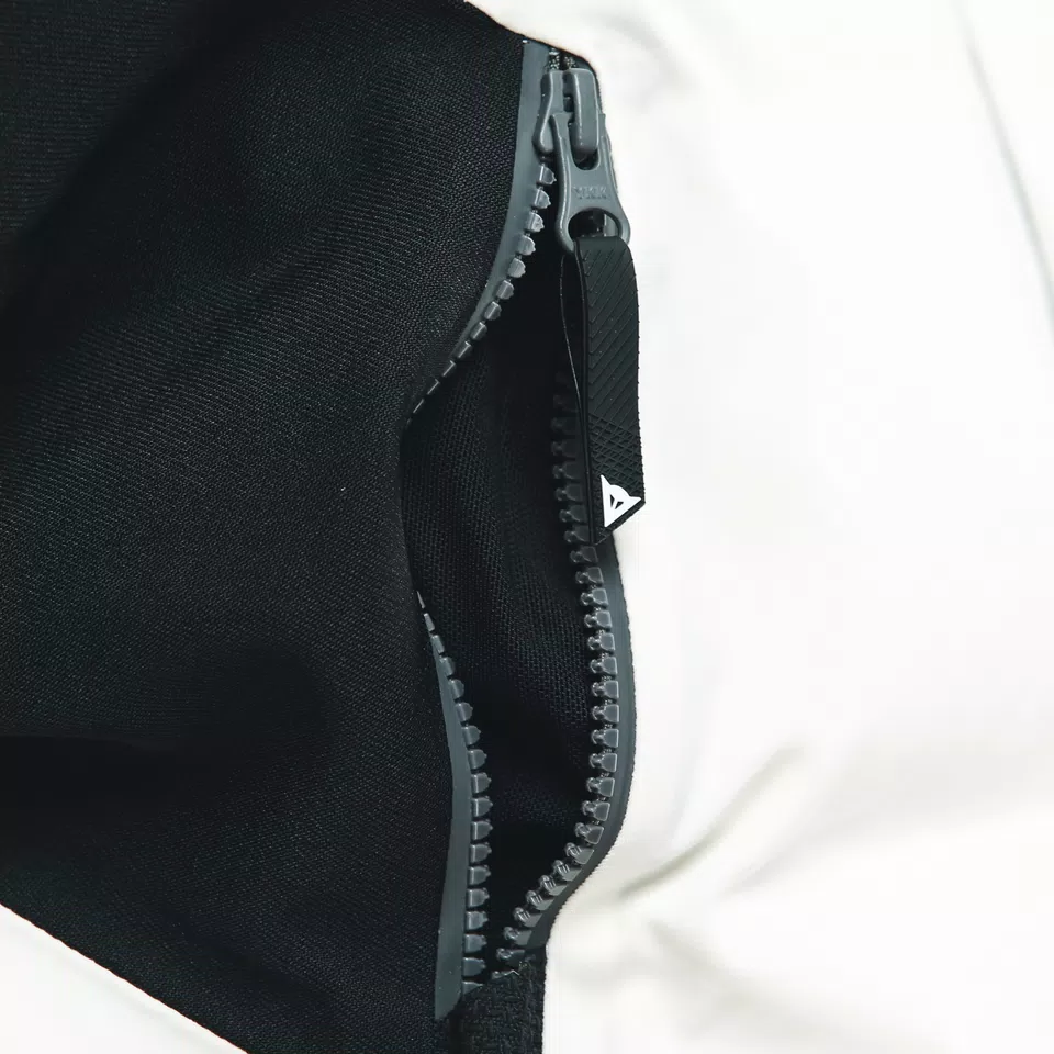 MULTIFUNKTIONALE DAUNENJACKE FÜR HERREN  -  - 39