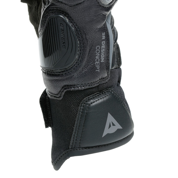 carbon-3-short-gloves-black-black image number 7