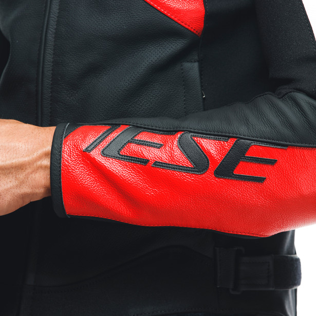 sportiva-giacca-moto-in-pelle-perforata-uomo-black-matt-lava-red-white image number 10
