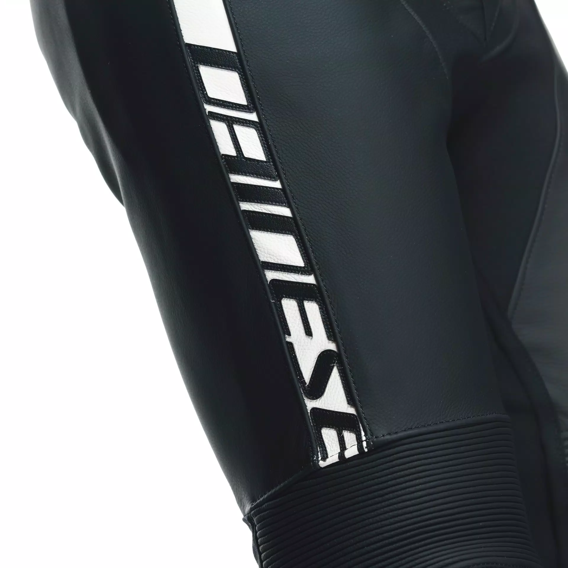 AVRO 4 - MEN'S 2-PIECE MOTORCYCLE LEATHER SUIT (SHORT/TALL)