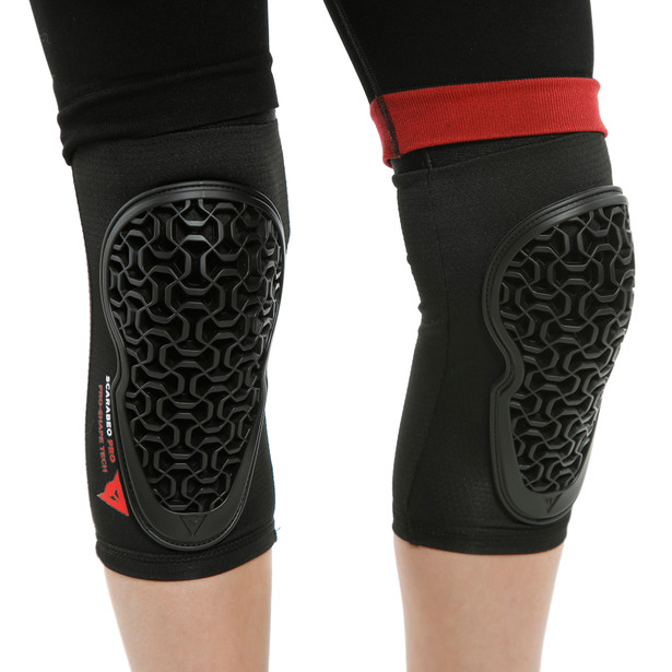SCARABEO PRO KNEE GUARDS BLACK- Made to pedal