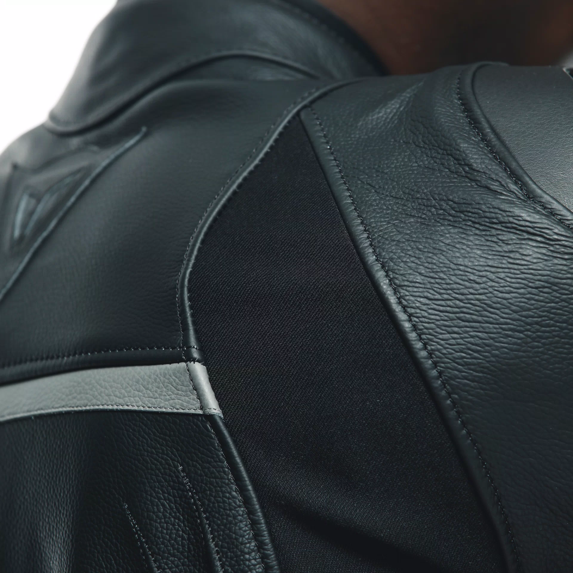 RACING 4 MEN S MOTORCYCLE LEATHER SHORT TALL JACKET BLACK BLACK Dainese