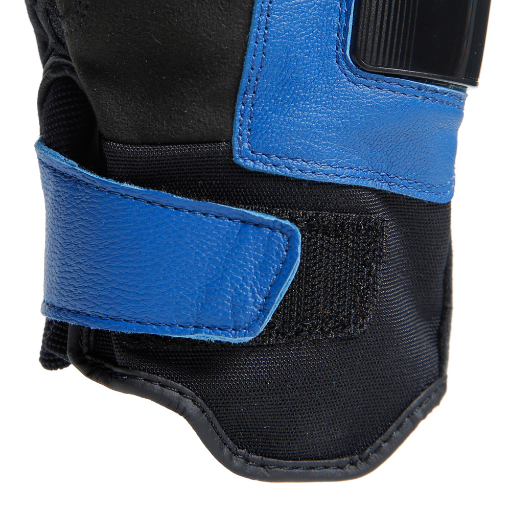 carbon-4-short-leather-gloves image number 26