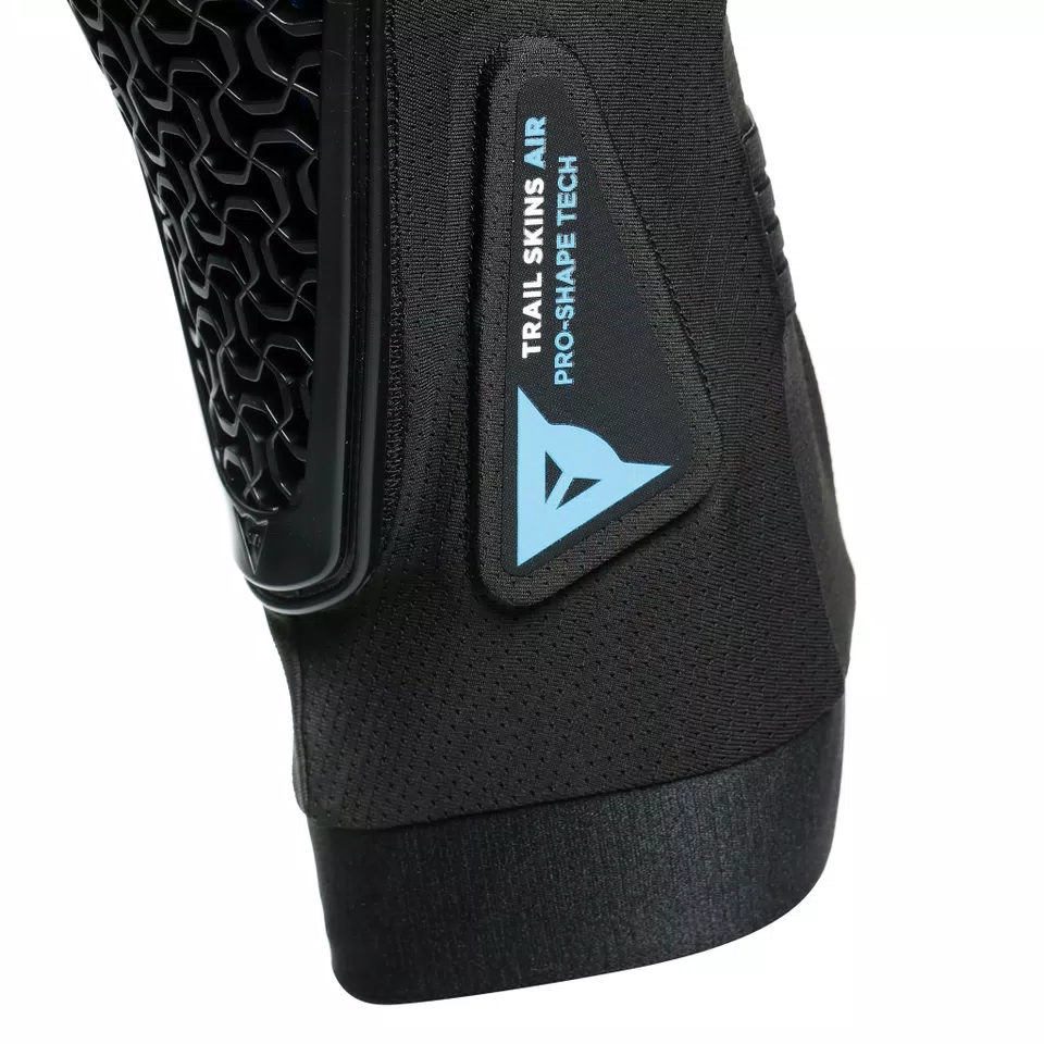 【国内在庫】 KNEE BIKE - AIR SKINS TRAIL GUARDS Dainese | BLACK | ウェア