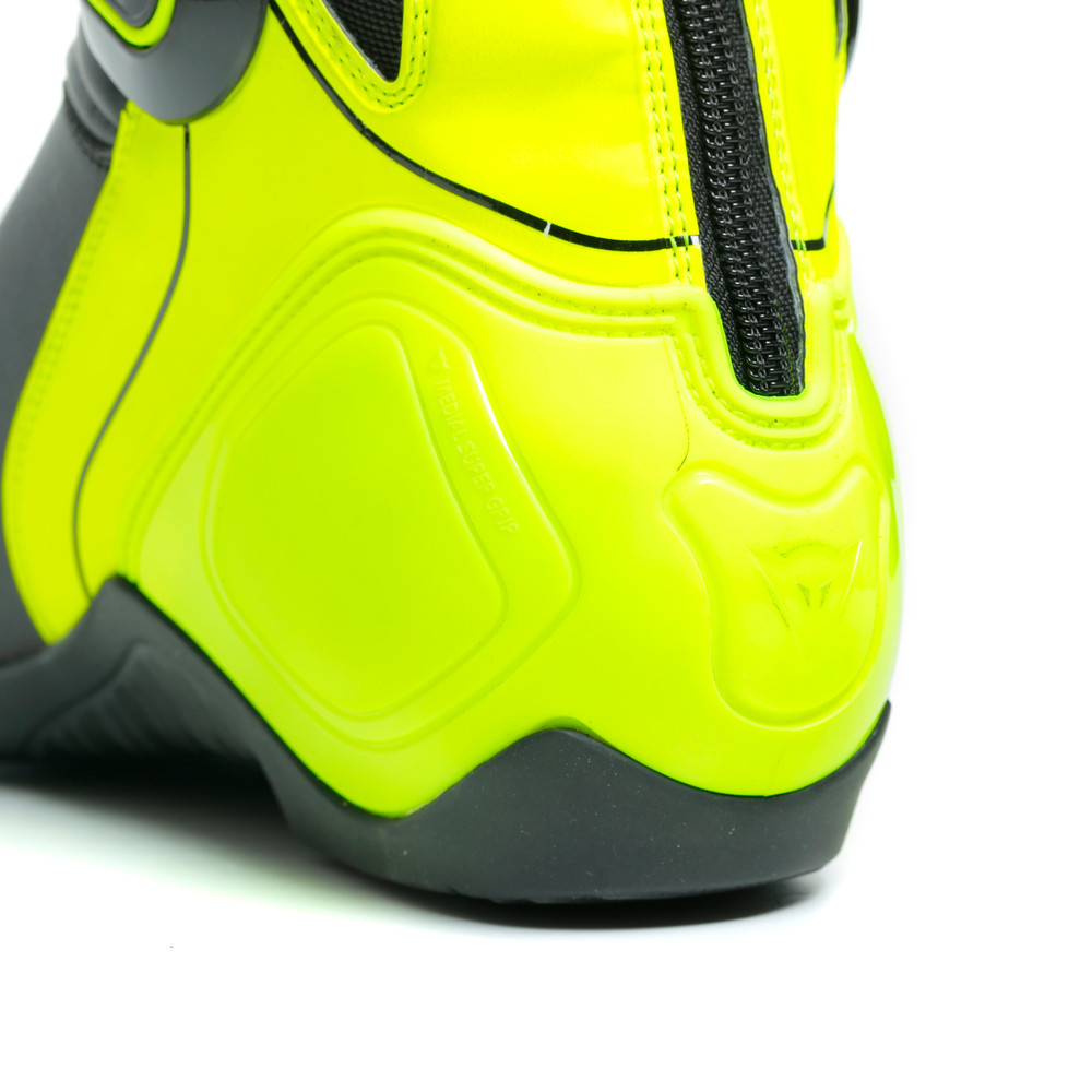nexus-2-d-wp-boots-black-fluo-yellow image number 4