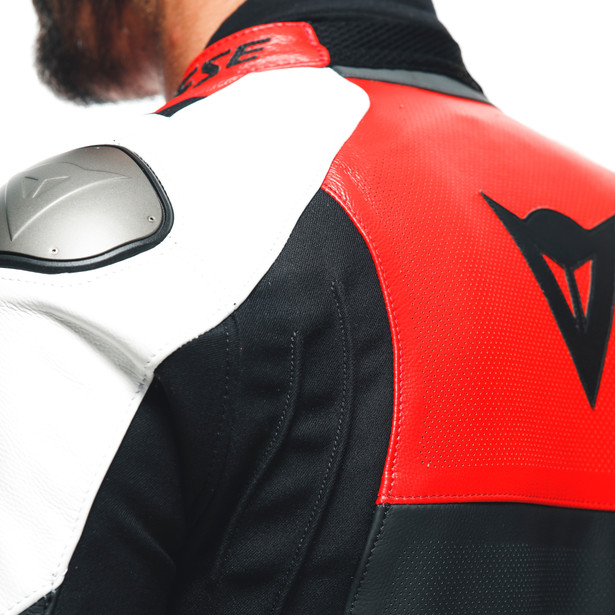 sportiva-giacca-moto-in-pelle-perforata-uomo-black-matt-lava-red-white image number 11