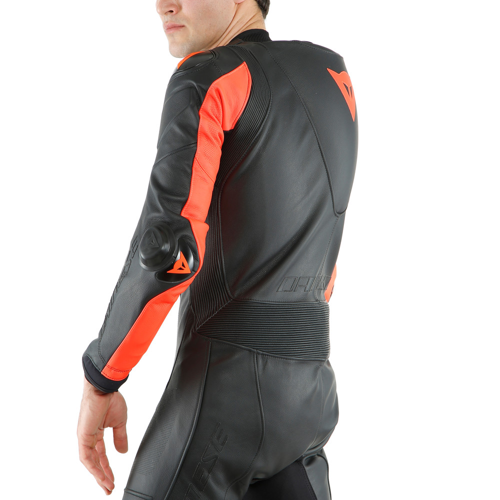 laguna-seca-5-combinaison-moto-racing-en-cuir-une-pi-ce-homme-black-fluo-red image number 5