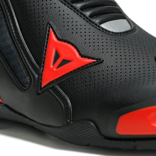axial-gore-tex-boots-black-lava-red image number 4