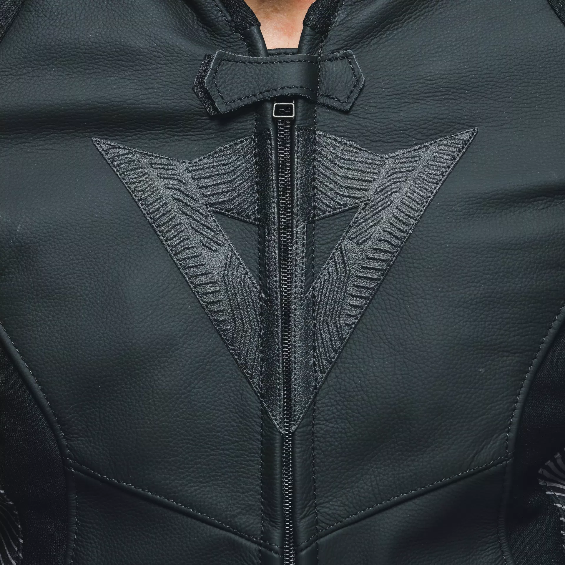 AVRO 5 - MEN'S MOTORCYCLE LEATHER JACKET