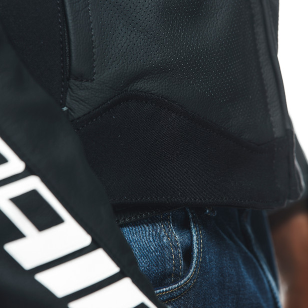 sportiva-giacca-moto-in-pelle-perforata-uomo image number 12