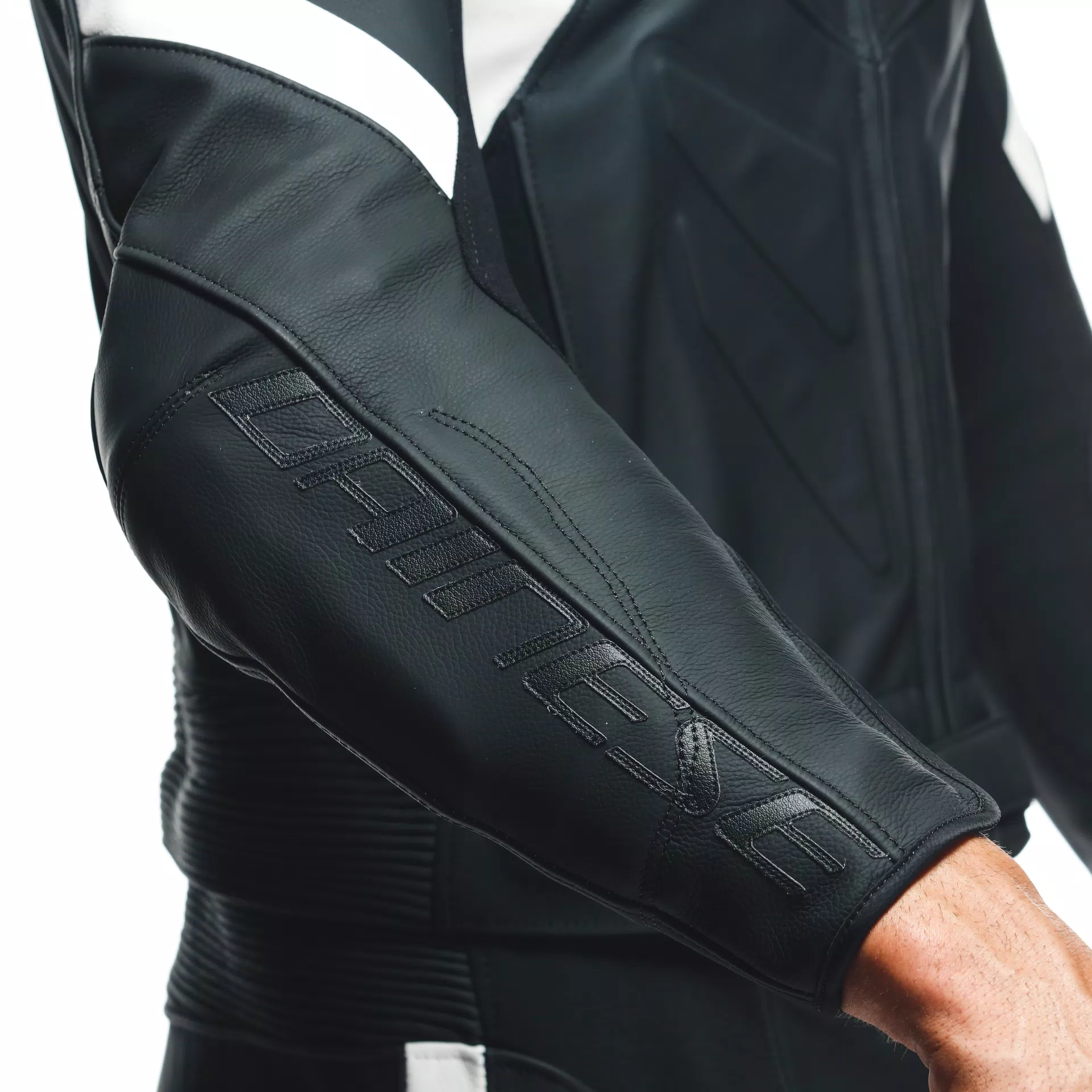 AVRO 4 - MEN'S 2-PIECE MOTORCYCLE LEATHER SUIT | BLACK-MATT/BLACK