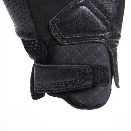 UNRULY WOMAN ERGO-TEK GLOVES