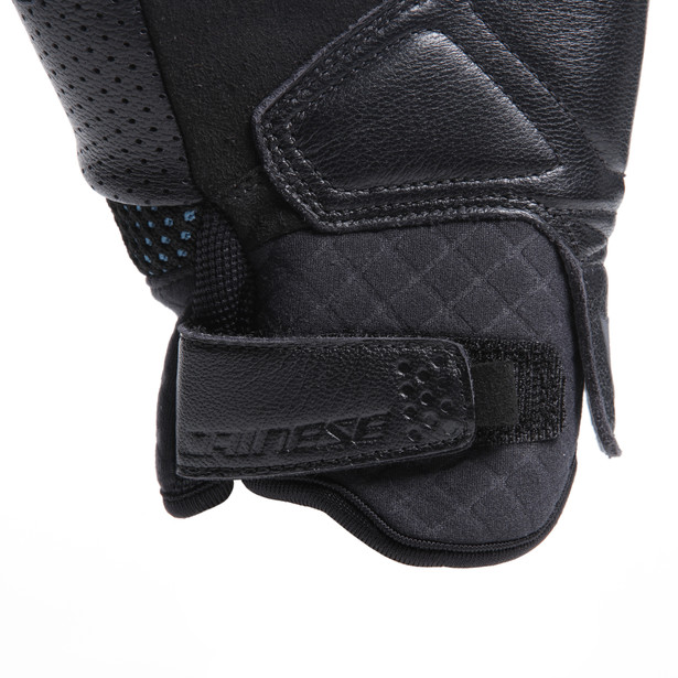 unruly-woman-ergo-tek-gloves-black-ocean-depths image number 8