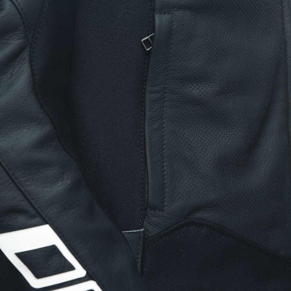 sportiva-giacca-moto-in-pelle-perforata-uomo-black-matt-black-matt-black-matt image number 11