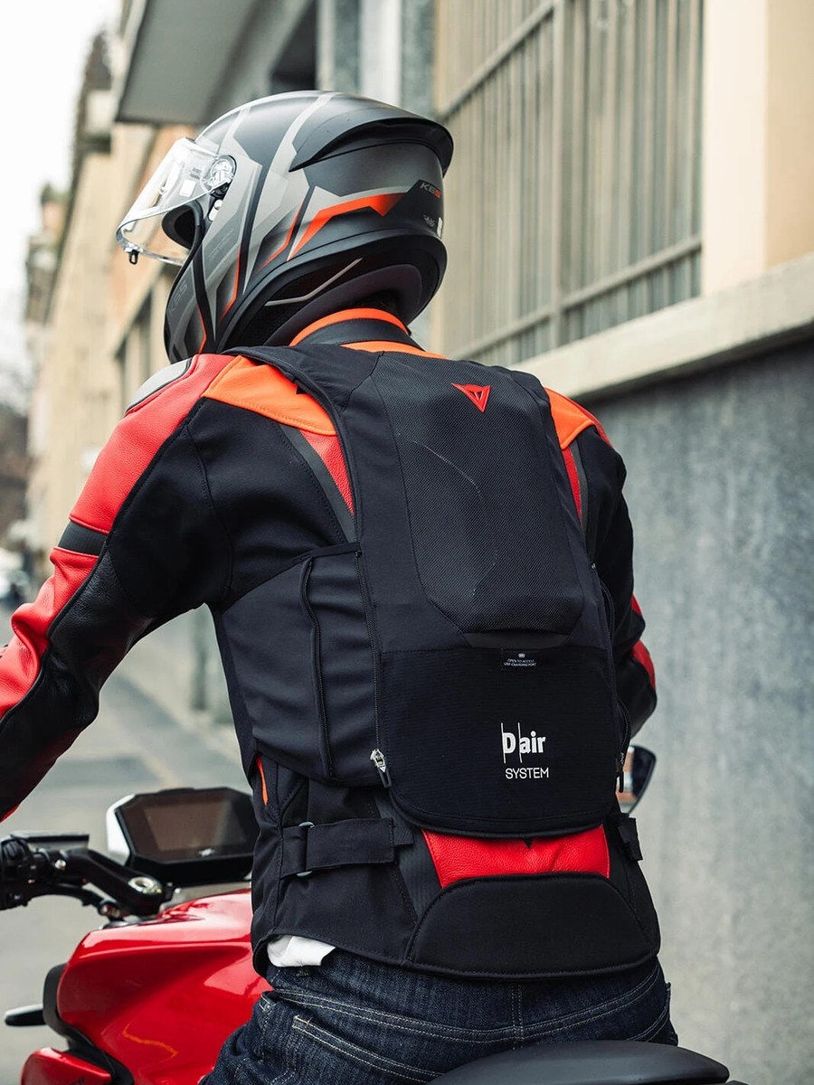 Smart Jacket, the all-purpose D-air&reg; road garment