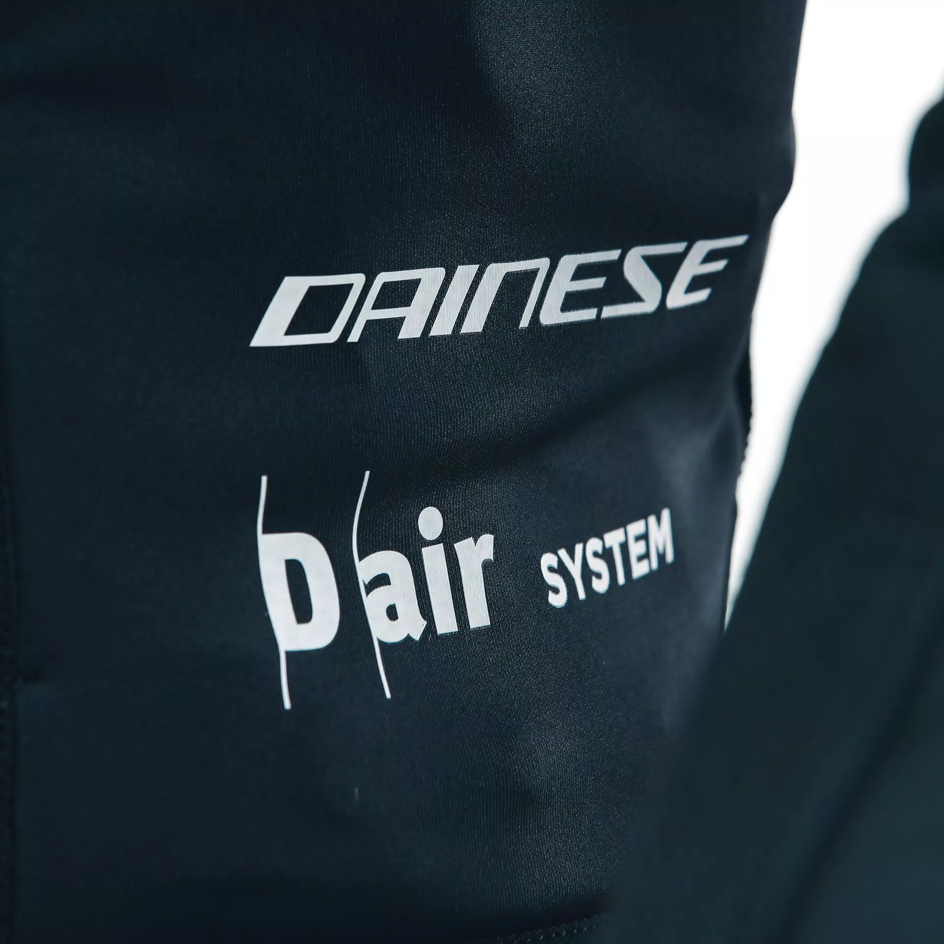 SMART JACKET - WOMEN'S MOTORCYCLE VEST WITH INTEGRATED AIRBAG