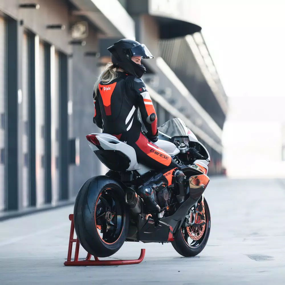 Leather motorcycle suits for Women, 1 & 2 pieces | Dainese Leather motorcycle suits for Women, 1 & 2 pieces | Dainese