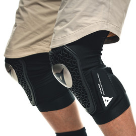 RIVAL PRO KNEE GUARDS BLACK- Safety