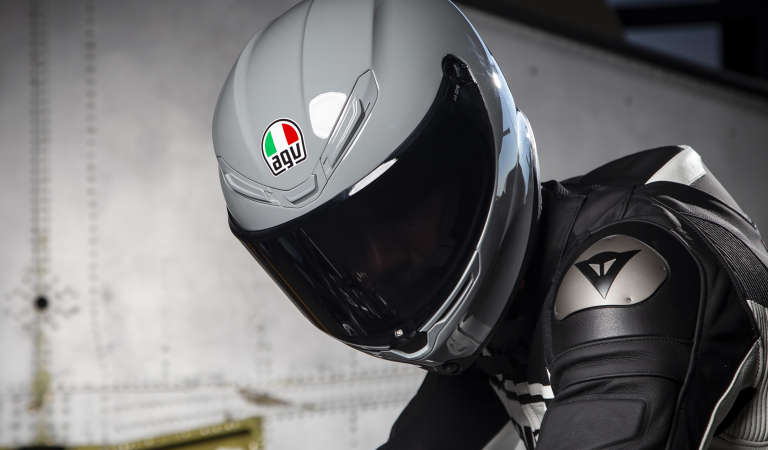 Vigilante ligero perturbación AGV: Full-face, modular and open-face motorcycle helmets since 1947